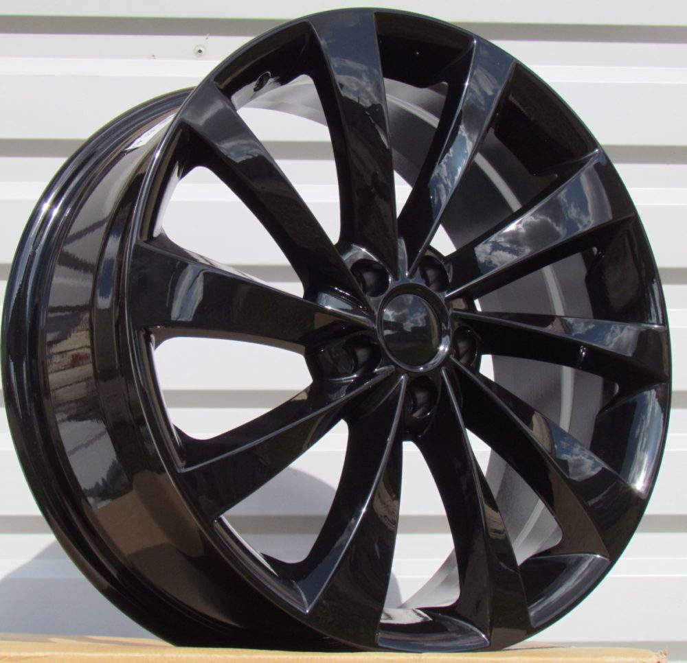 TESLA 8x18 5x114,3 ET40 64,1 B1396 Noir
