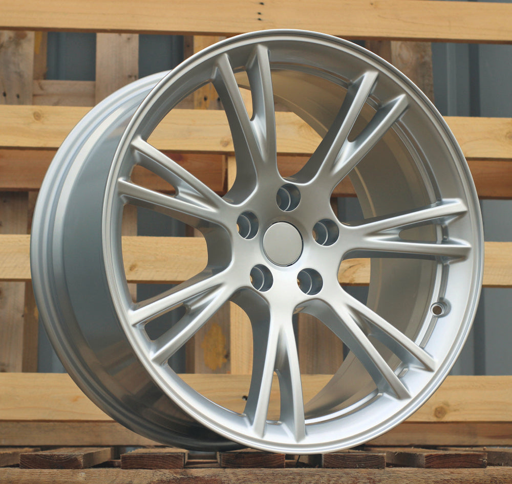 TESLA 9,5x19 5x114,3 ET45 64,1 D2049 Argent brillant
