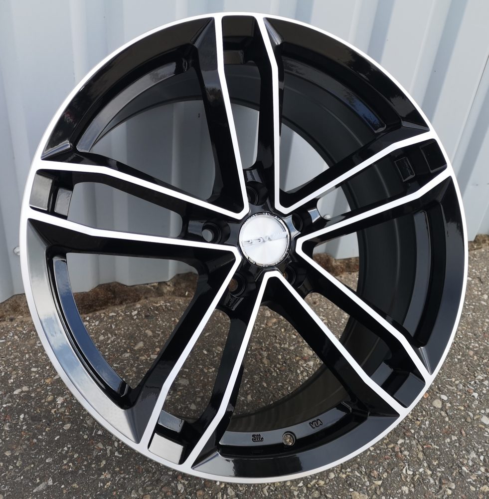 8x18 5x100 ET40 73,1 D5276 Noir poli