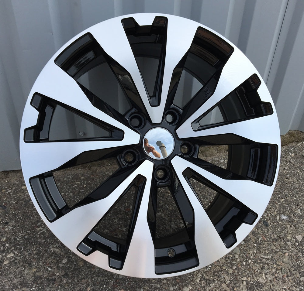 SUBARU 7x18 5x114,3 ET48 56,1 FE117 Noir poli