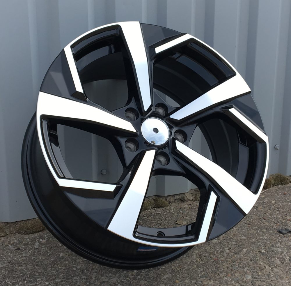 NISSAN 7,5x17 5x114,3 ET40 66,1 XE173 Noir poli
