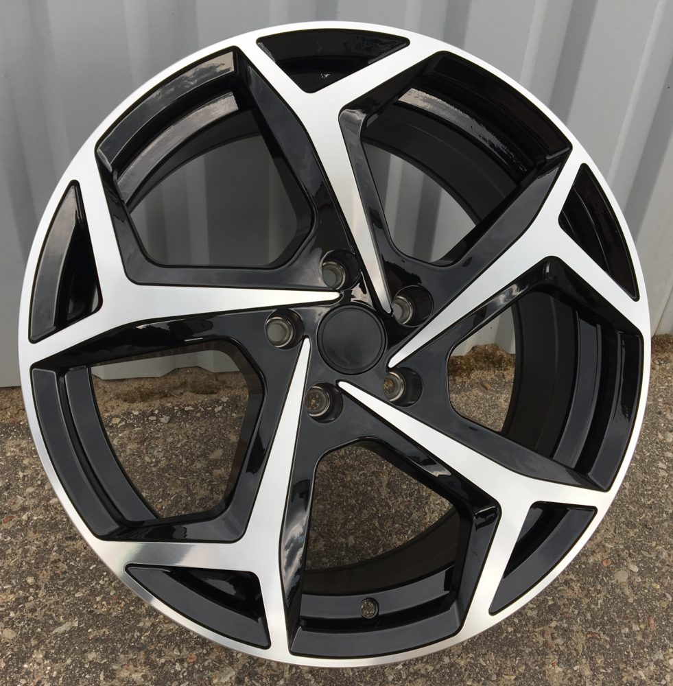 VW 8x18 5x112 ET44 57,1 XE182 Noir poli