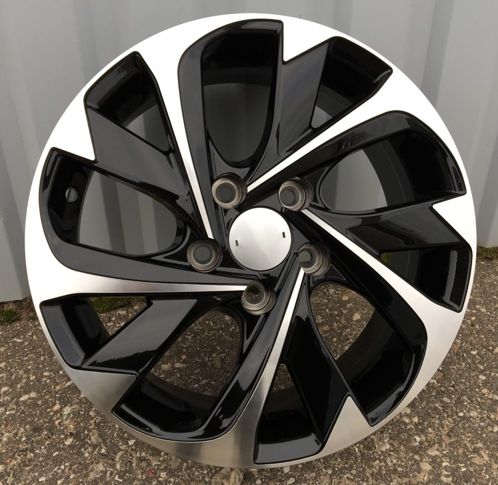 TOYOTA 6,5x16 5x114,3 ET40 60,1 XFE89 Noir poli